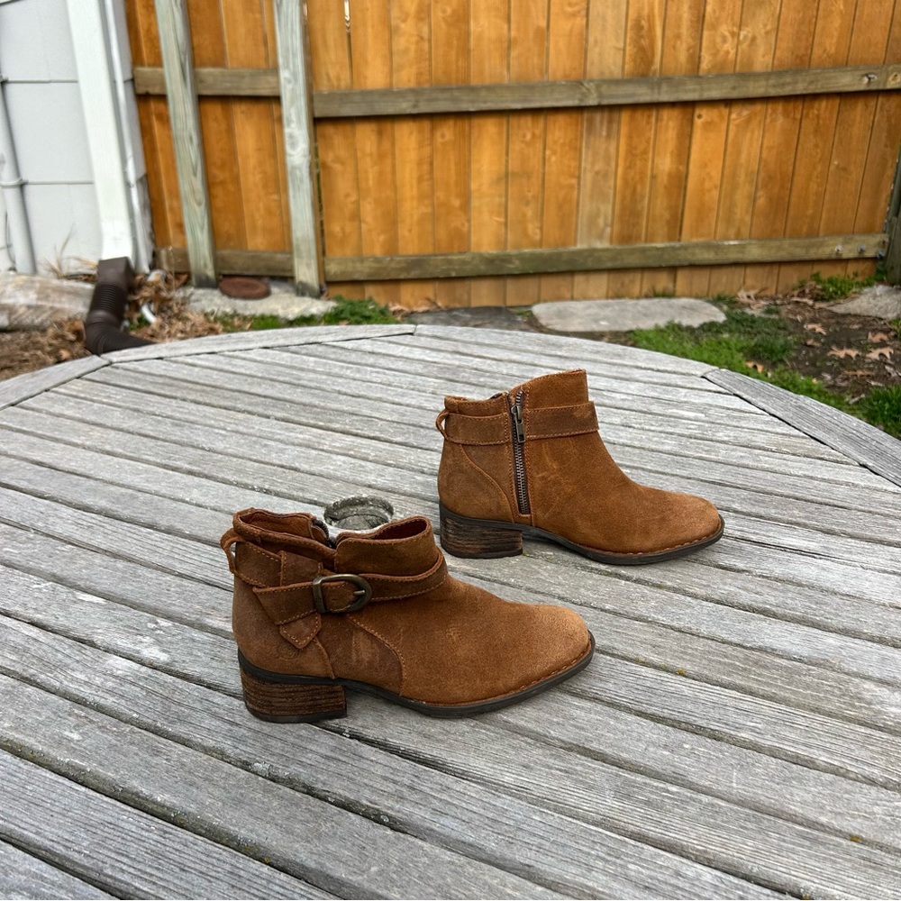 Born Morocco Suede Nubuck Buckle Booties Comfort Walking leather size 6.5‎